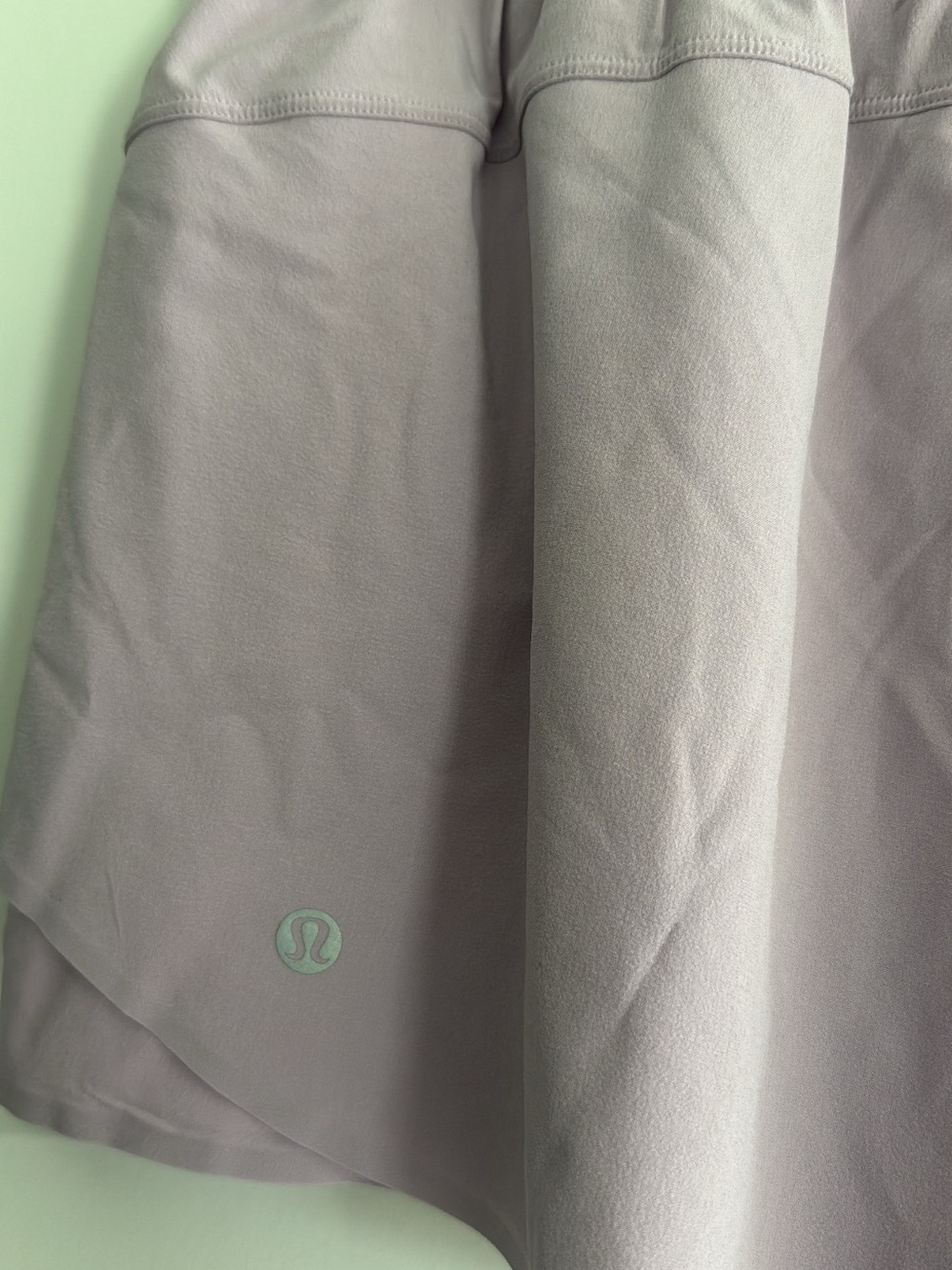 lululemon Large Shake it Out HR 2.5” Shorts in Purple - Picture 6 of 8
